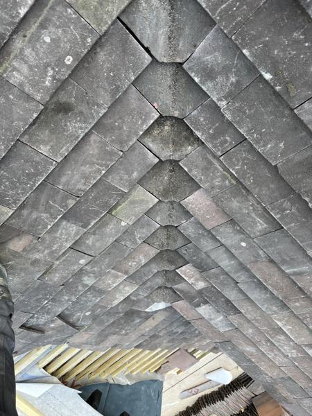 Laced valley in plain clay tiles – Staff4dshire Roofing Specialists