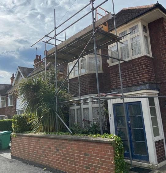 Scaffold to the front elevation of a semi-detached house – Staff4dshire Scaffolding