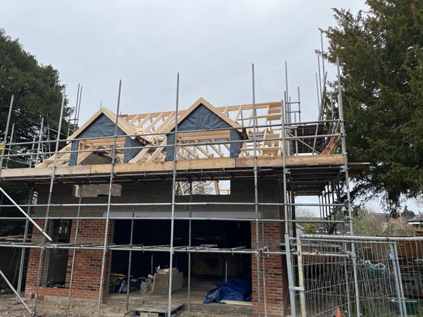 Scaffold to a new-build house at roofing stage – Staff4dshire Scaffolding