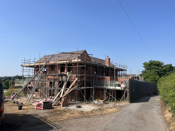 Scaffold to a new-build house – Staff4dshire Scaffolding